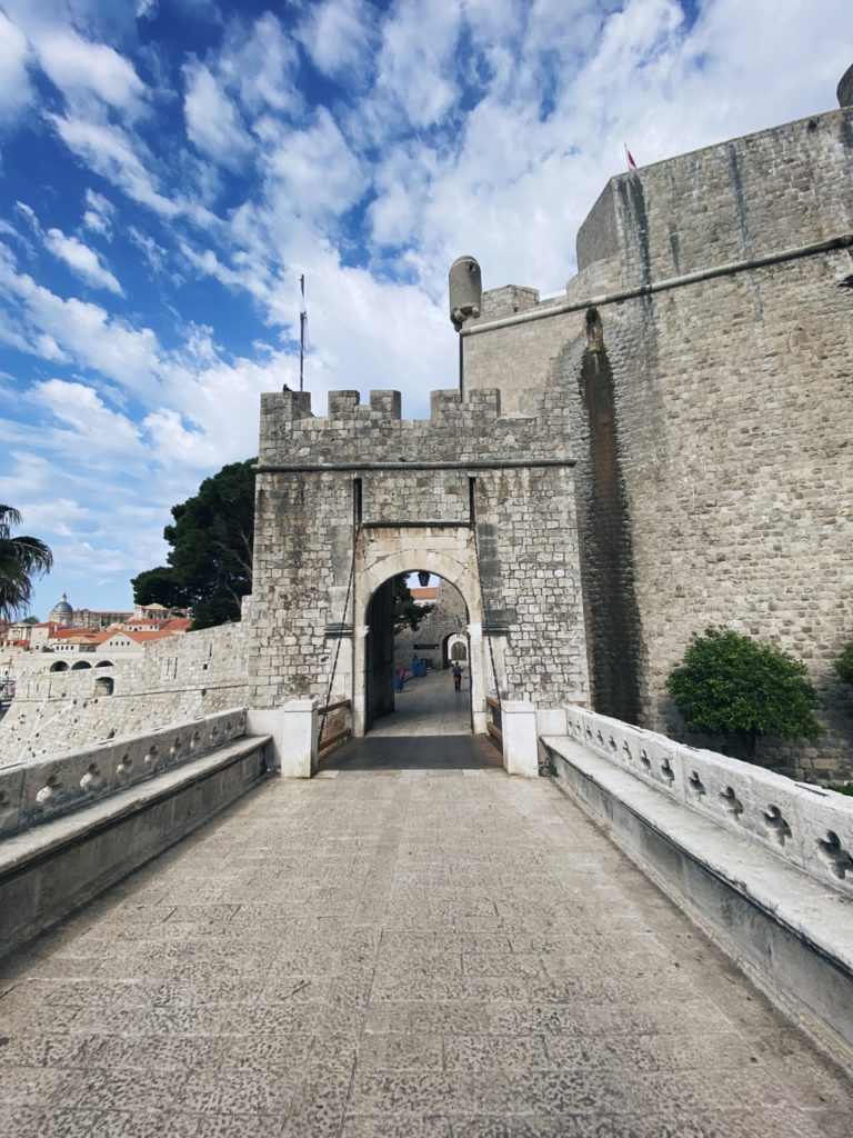 Ploce gate