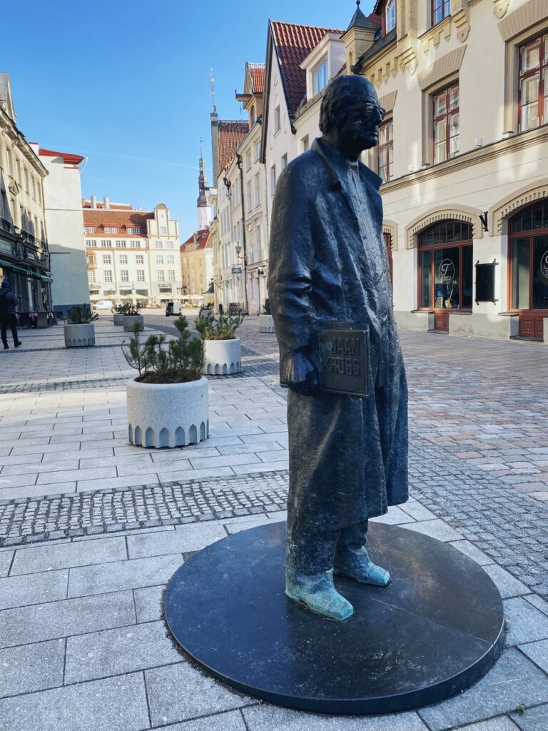 Writer statue Tallinn