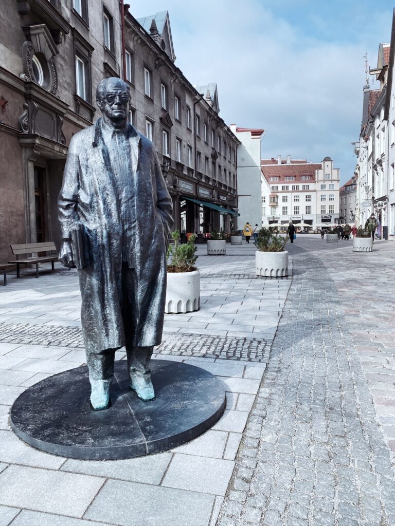 Writer statue Tallinn
