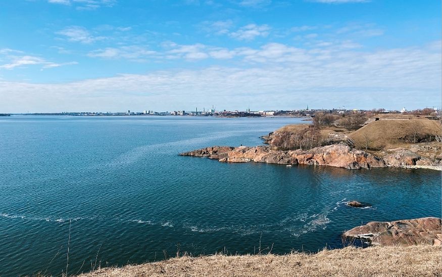 Exploring Suomenlinna Island featured