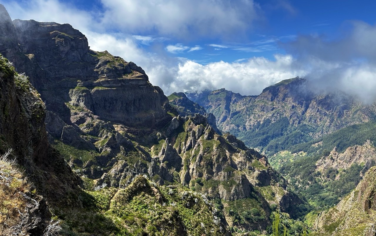 Jagged green mountain ridges under clouds on the hike to Pico Ruivo, Madeira