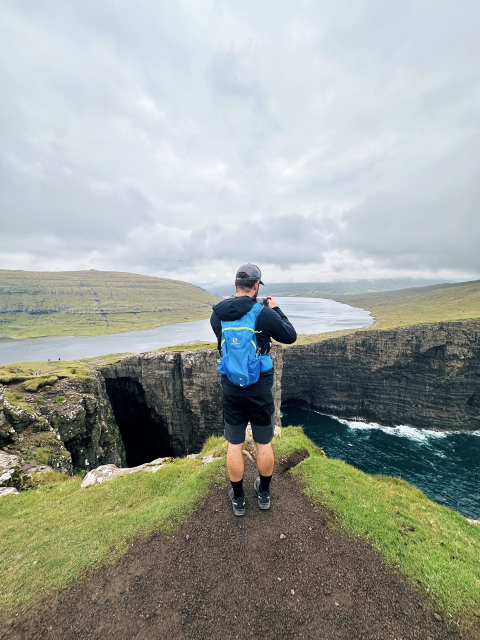 Bosdalafossur Waterfall hike