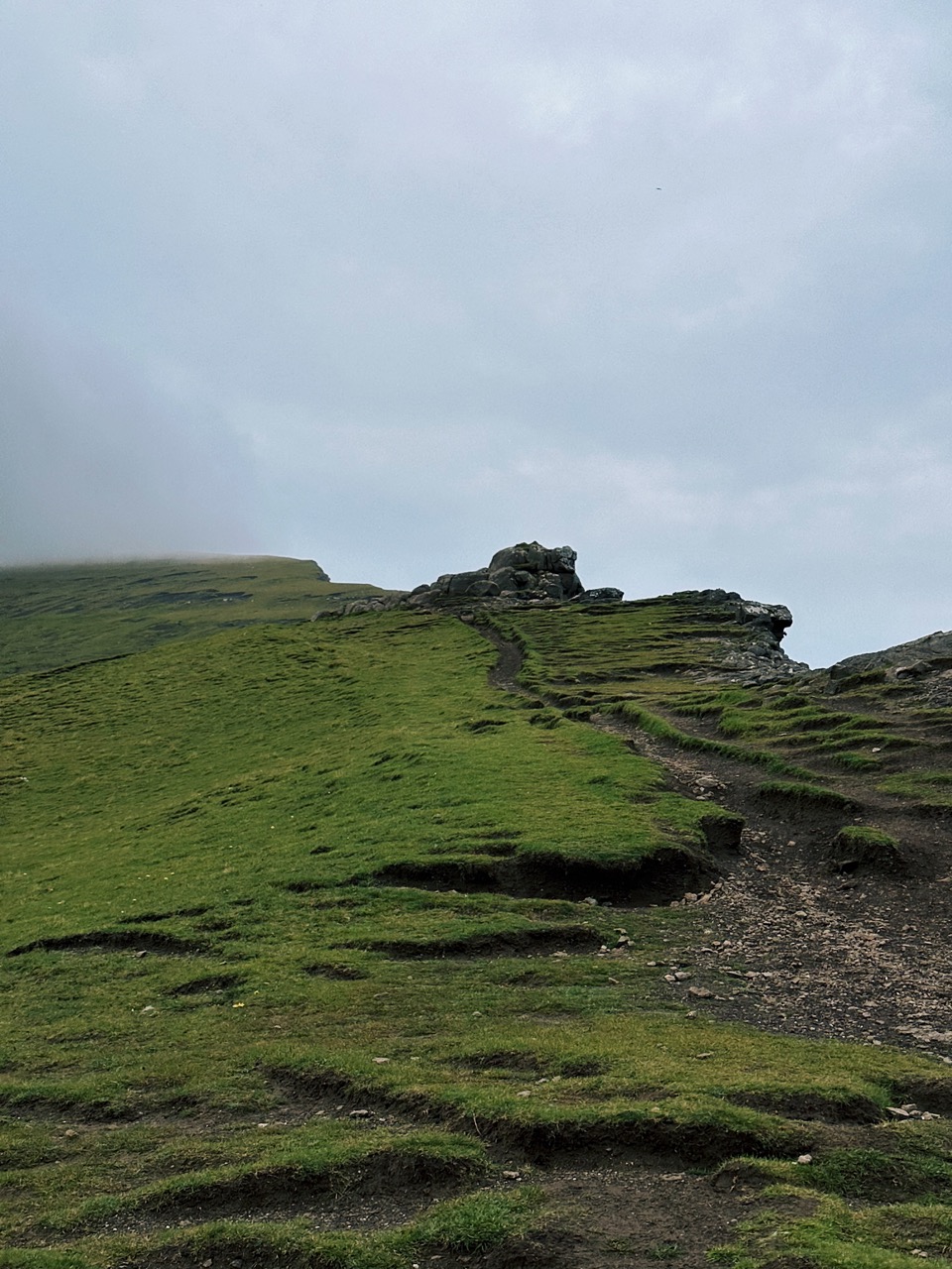 Bosdalafossur Waterfall hike
