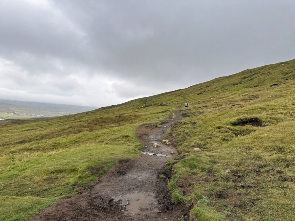 Bosdalafossur Waterfall hike