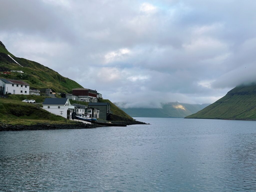Kallur Lighthouse hike