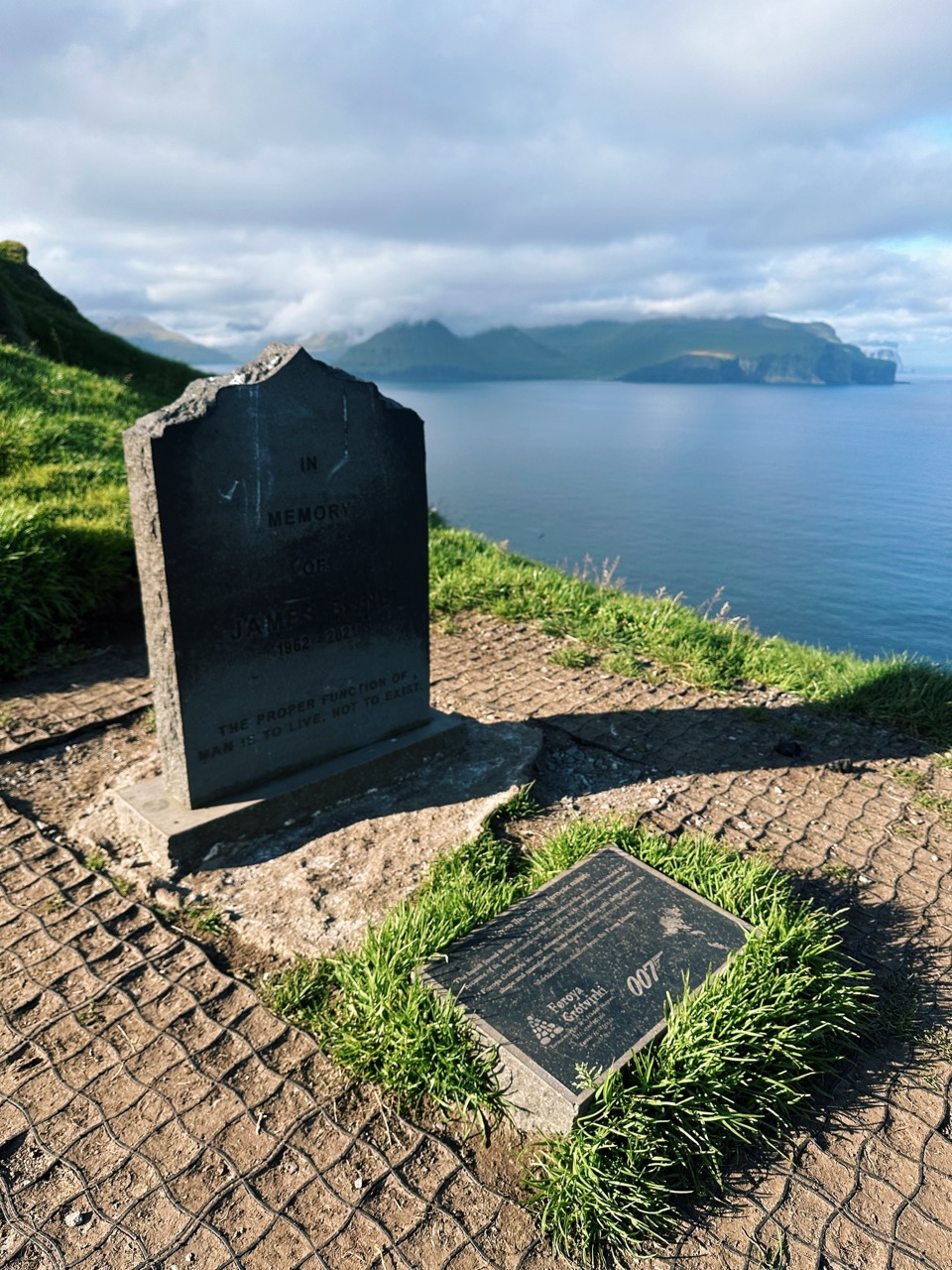 Kallur Lighthouse hike