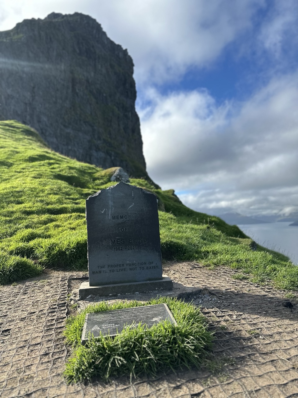 Kallur Lighthouse hike