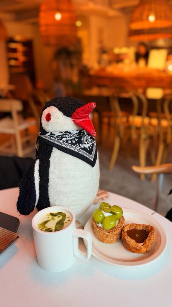 Gray penguin coffee seul