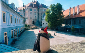 Cesky Krumlov Castle travel guide featured