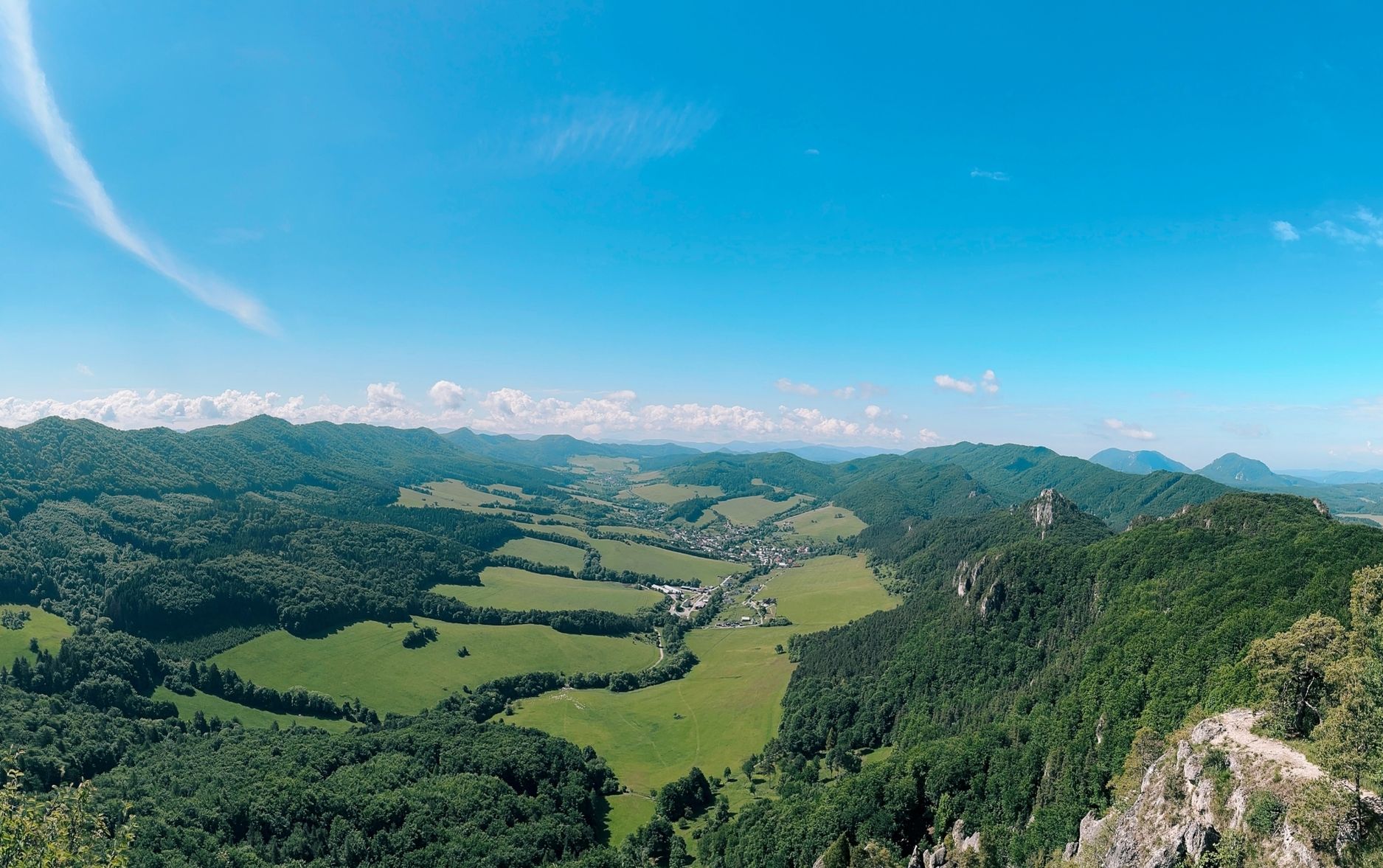 Hiking sulovske sklay featured