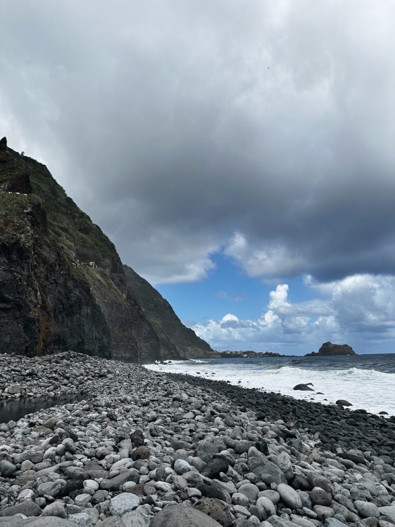 Janela rock formations madeira
