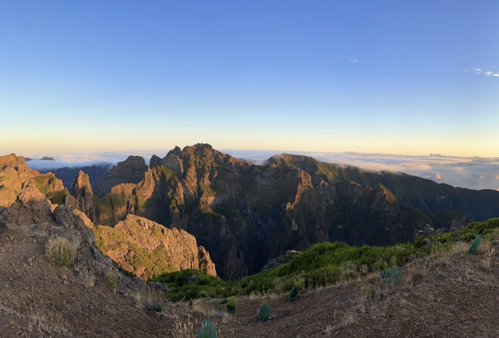 Sunrise at Miradouro do Juncal